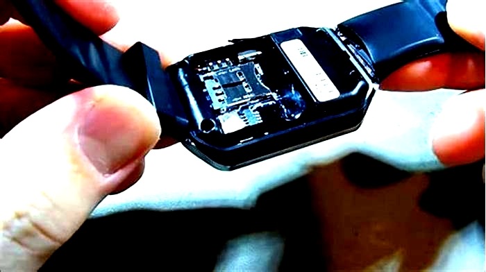 Can broken smart watch be replaced