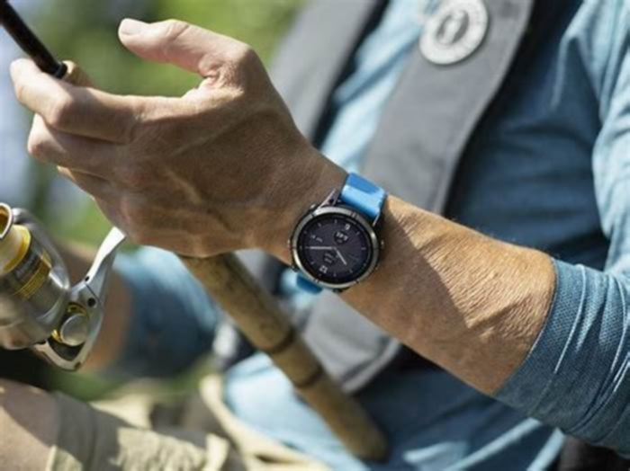 How Smartwatches Can Help You Navigate While Traveling Abroad