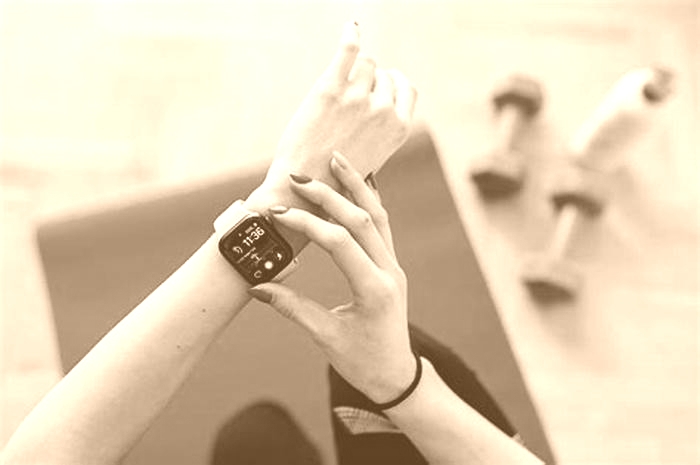 How to Use Your Smartwatch for Post-Workout Stretching Routines