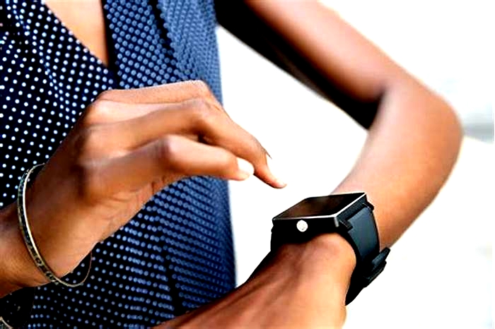 Is it OK to wear smartwatch all day?