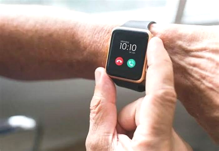 The Easy Way to Utilize Your Smartwatch for Silent Calls and Texts During Meetings or In Quiet Environments